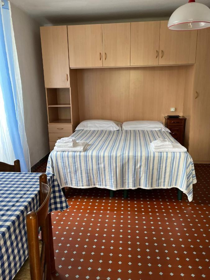 Casa Violetta Bed & Breakfast Marina di Massa Exterior photo