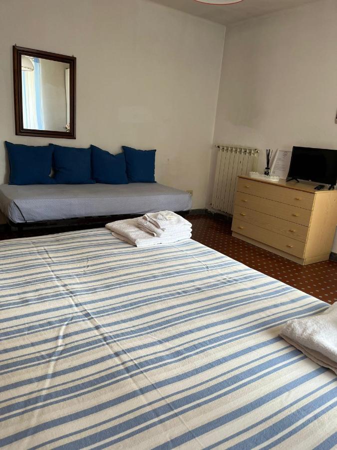 Casa Violetta Bed & Breakfast Marina di Massa Exterior photo