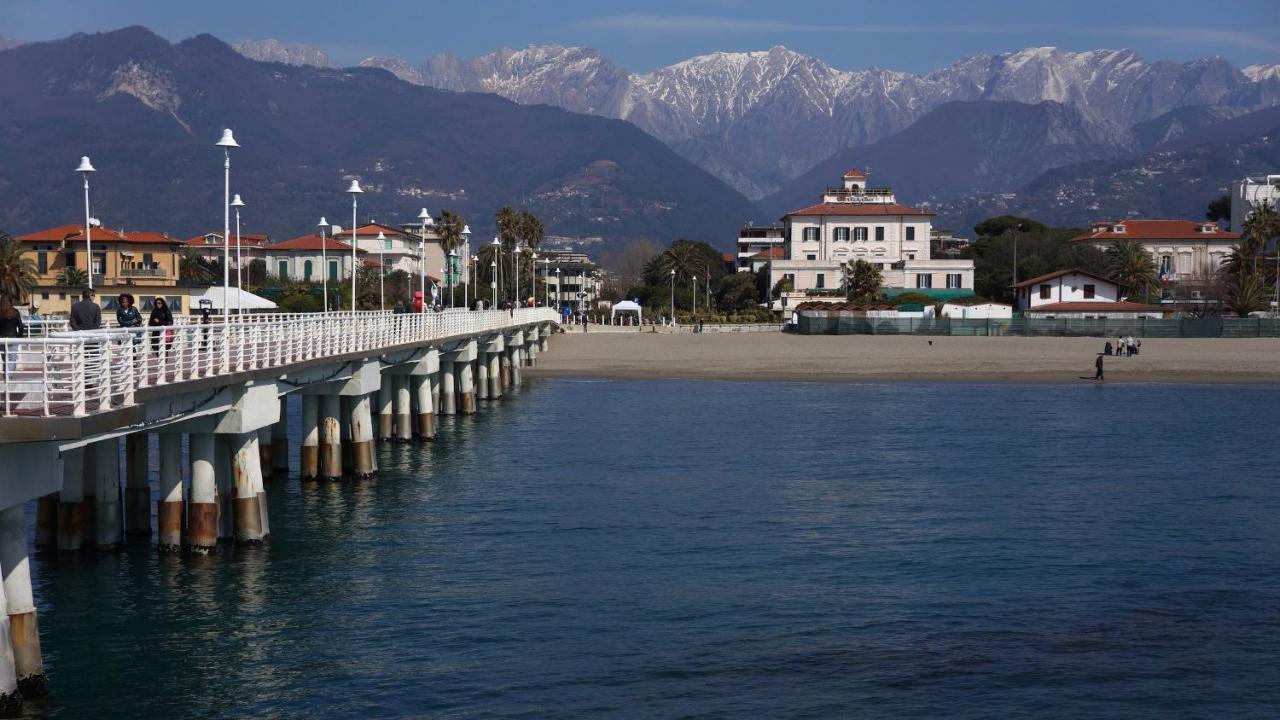 Casa Violetta Bed & Breakfast Marina di Massa Exterior photo