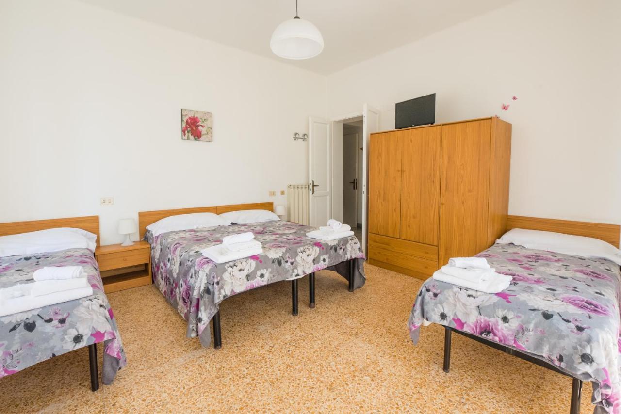 Casa Violetta Bed & Breakfast Marina di Massa Exterior photo