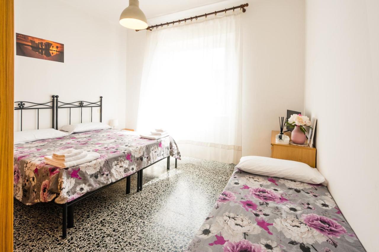 Casa Violetta Bed & Breakfast Marina di Massa Exterior photo