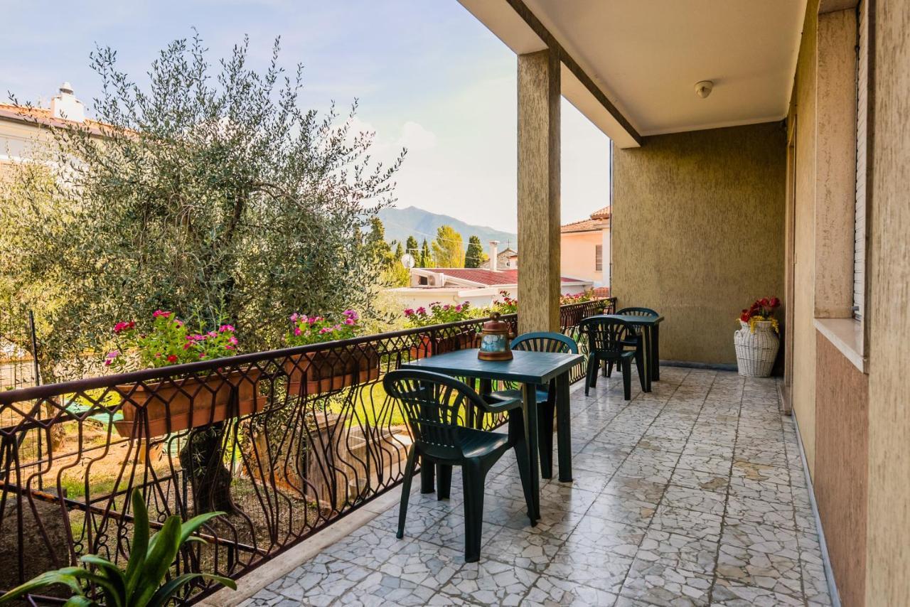Casa Violetta Bed & Breakfast Marina di Massa Exterior photo