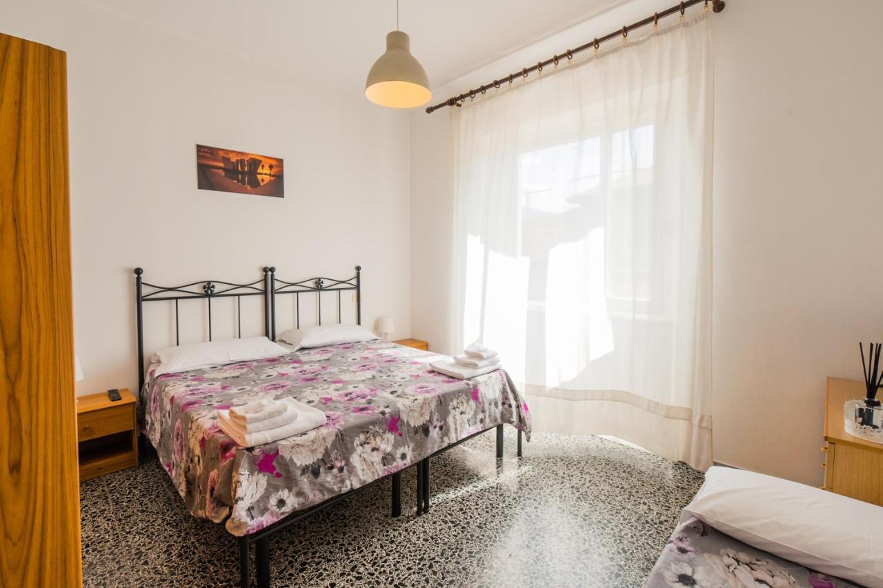 Casa Violetta Bed & Breakfast Marina di Massa Exterior photo