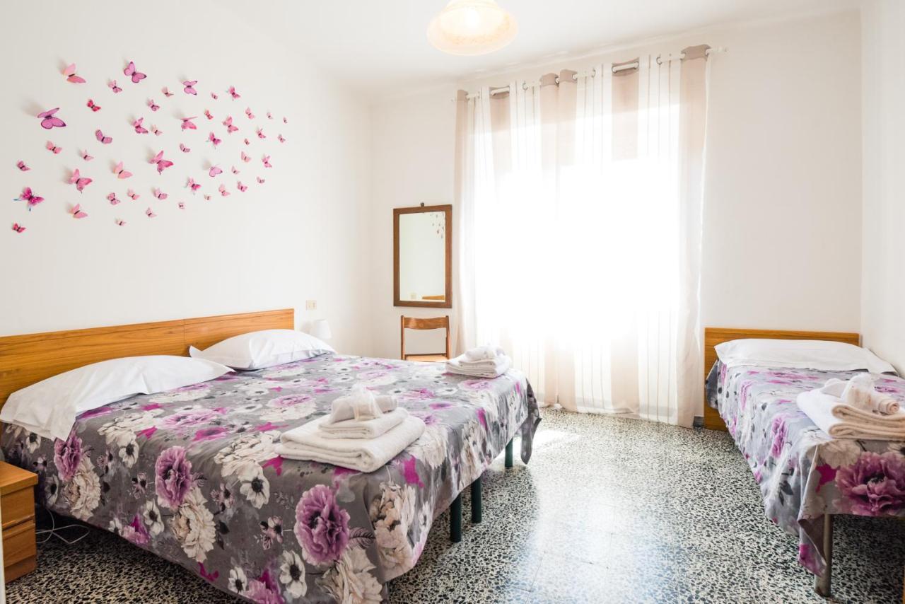 Casa Violetta Bed & Breakfast Marina di Massa Exterior photo