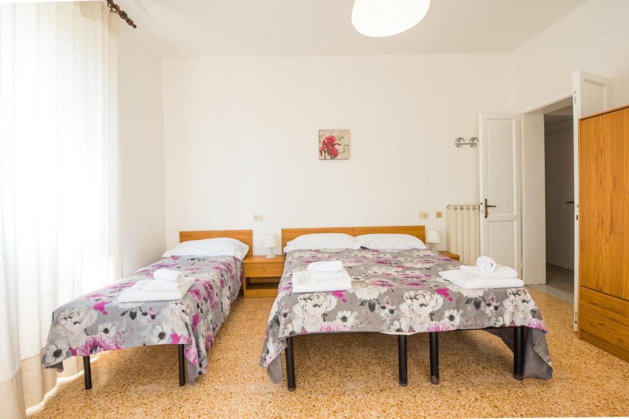 Casa Violetta Bed & Breakfast Marina di Massa Exterior photo
