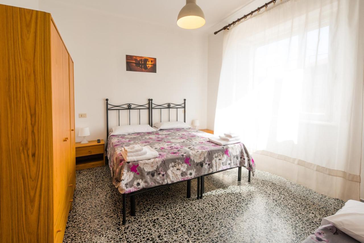 Casa Violetta Bed & Breakfast Marina di Massa Exterior photo