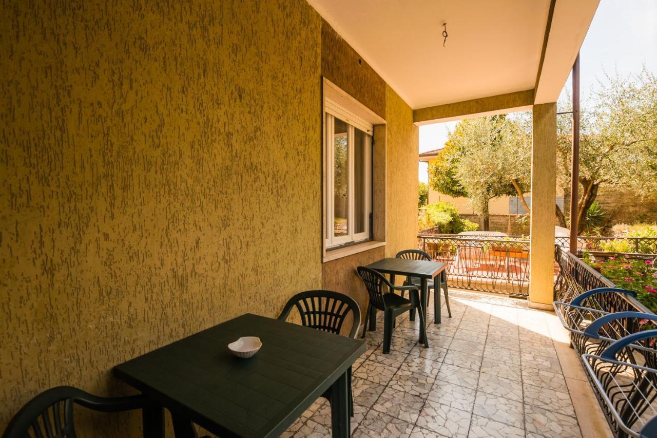 Casa Violetta Bed & Breakfast Marina di Massa Exterior photo