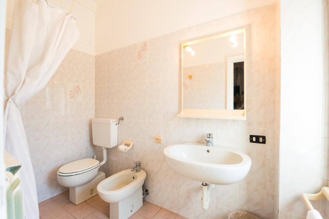 Casa Violetta Bed & Breakfast Marina di Massa Exterior photo