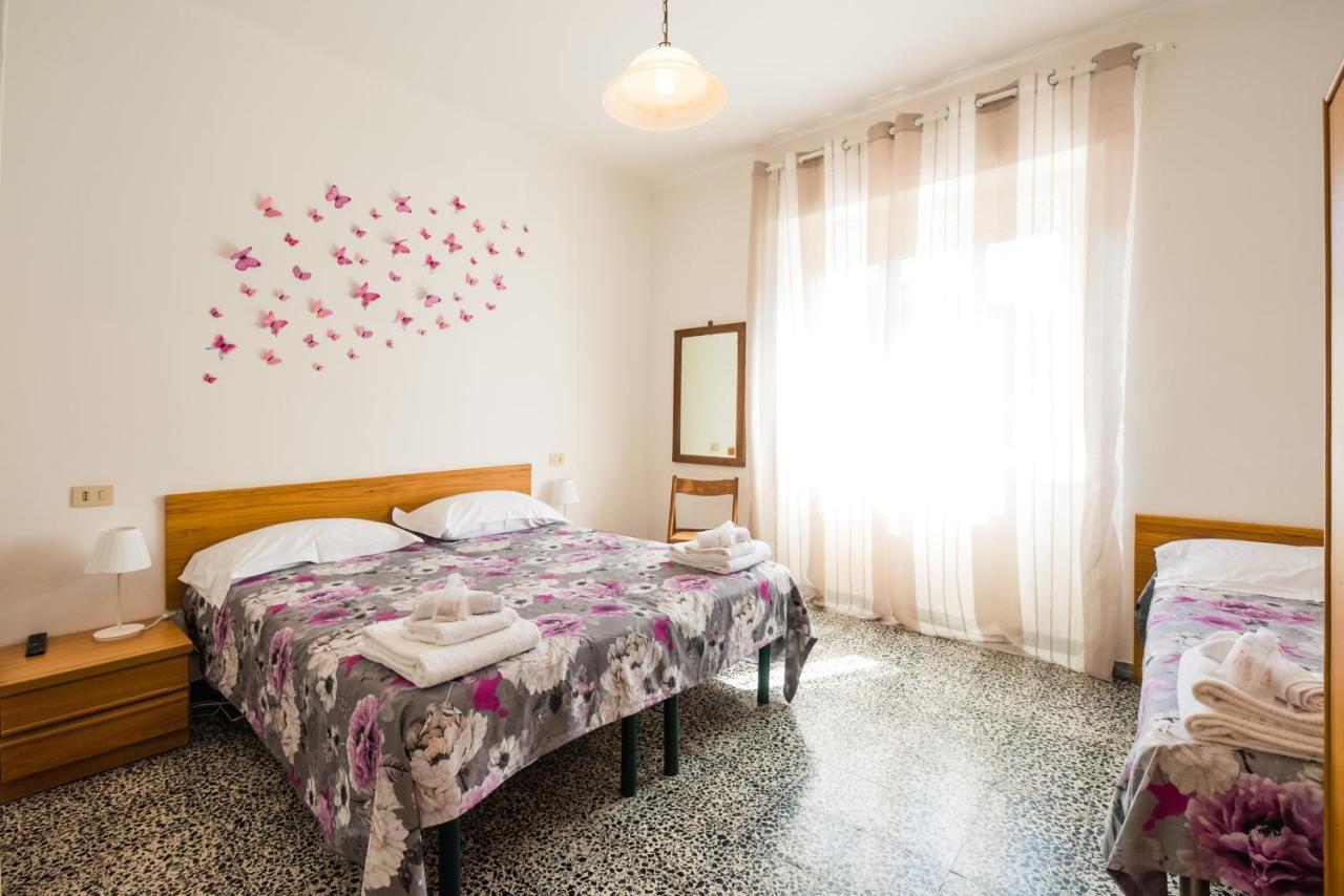 Casa Violetta Bed & Breakfast Marina di Massa Exterior photo
