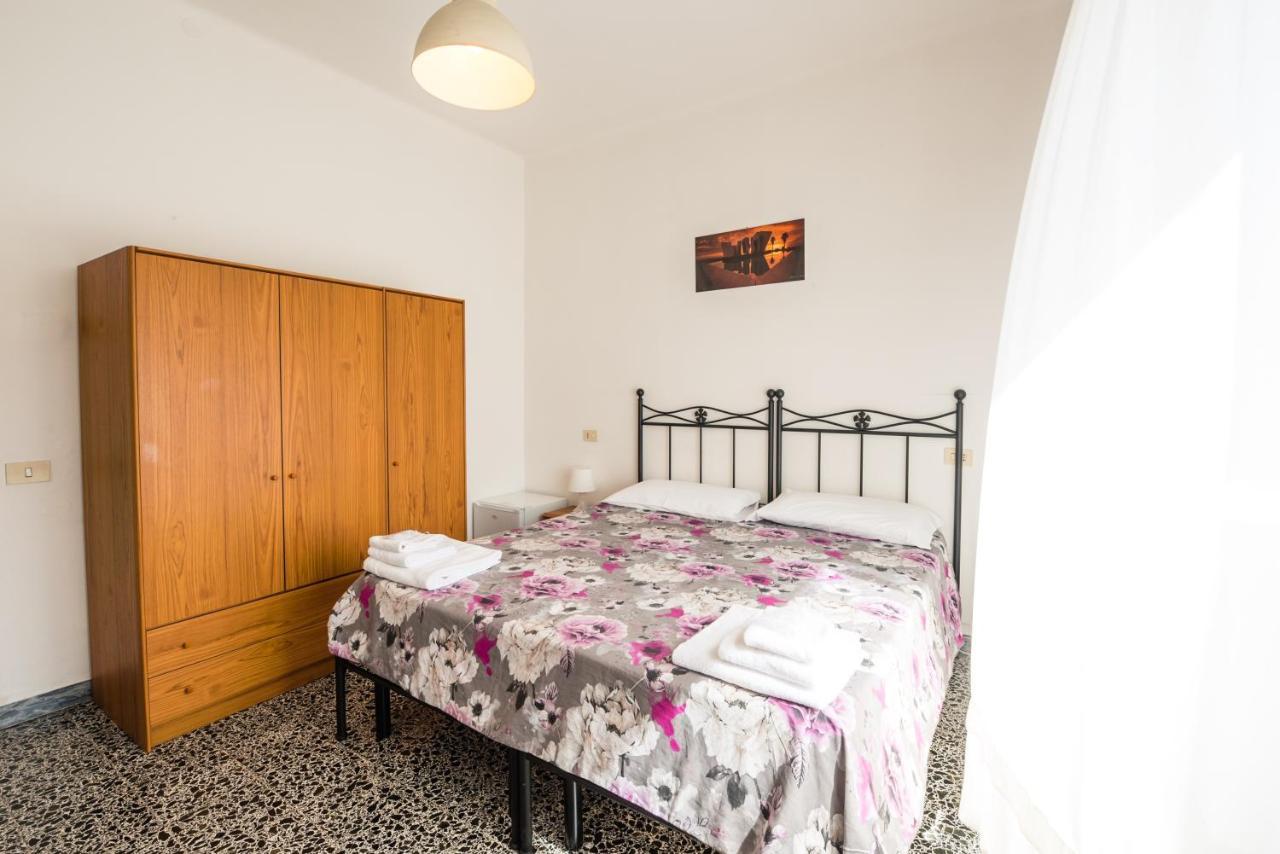 Casa Violetta Bed & Breakfast Marina di Massa Exterior photo