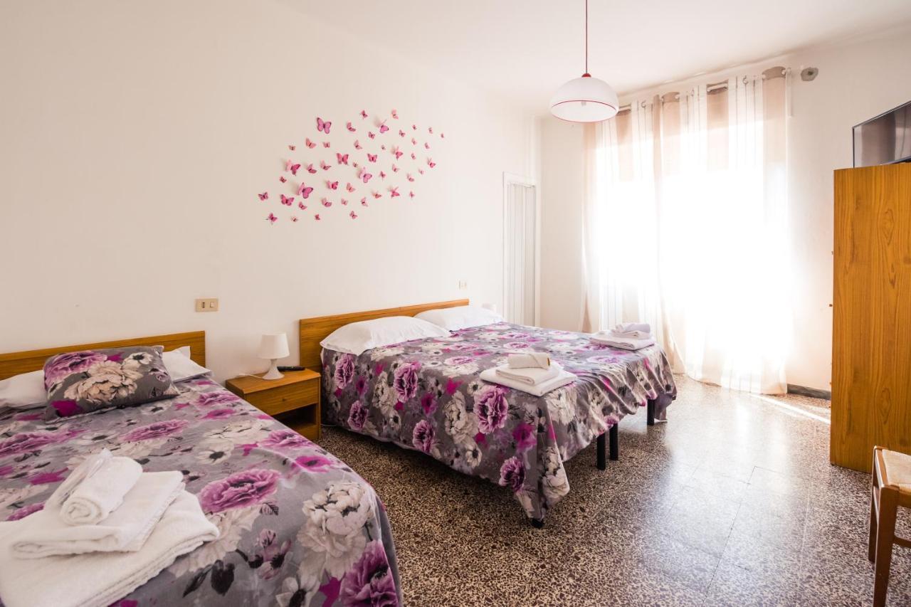 Casa Violetta Bed & Breakfast Marina di Massa Exterior photo