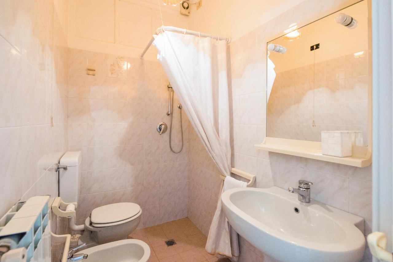 Casa Violetta Bed & Breakfast Marina di Massa Exterior photo